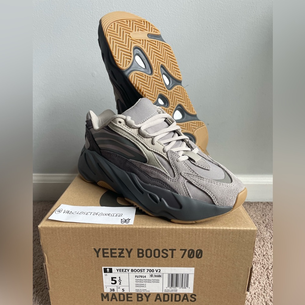 Yeezy 700 “Tephra”